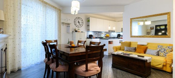 3 bedrooms Apartment in Rome, Italy No. 320063 2