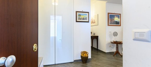 3 bedrooms Apartment in Rome, Italy No. 320063 4