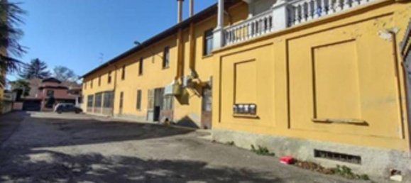 61m² Commercial property in Somma Lombardo, Italy No. 274390 11