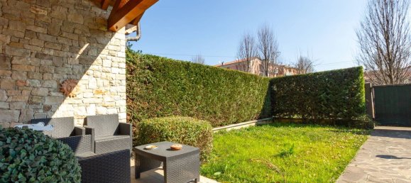 Apartamento de 4 habitaciónes en Lomagna, Italy No. 213209 3