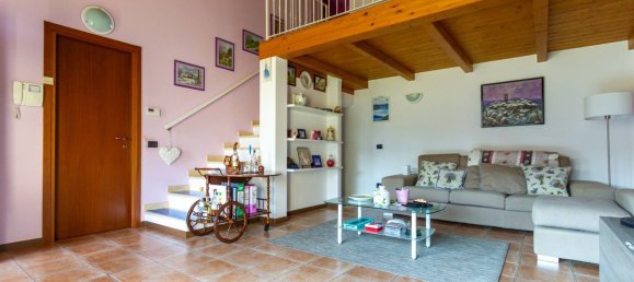 Apartamento de 4 habitaciónes en Lomagna, Italy No. 213209 22