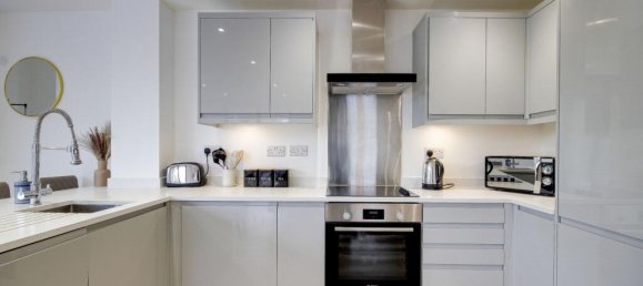 3 bedrooms Apartment in London, United Kingdom No. 13481 3