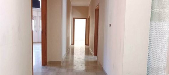 3 bedrooms Apartment in Bari, Italy No. 314843 3