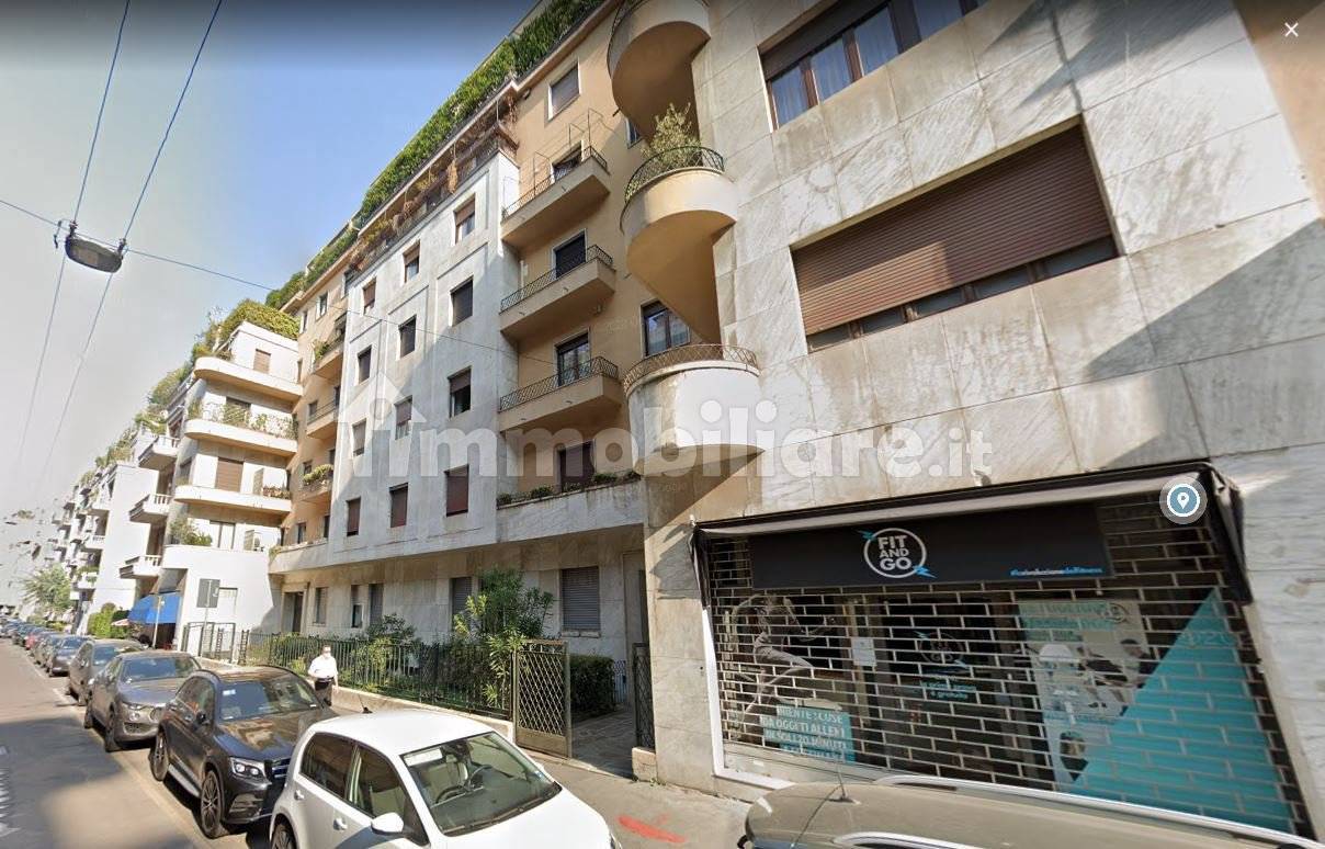 Коммерческая недвижимость с 2 комнатами в Милан, Италия № 378956