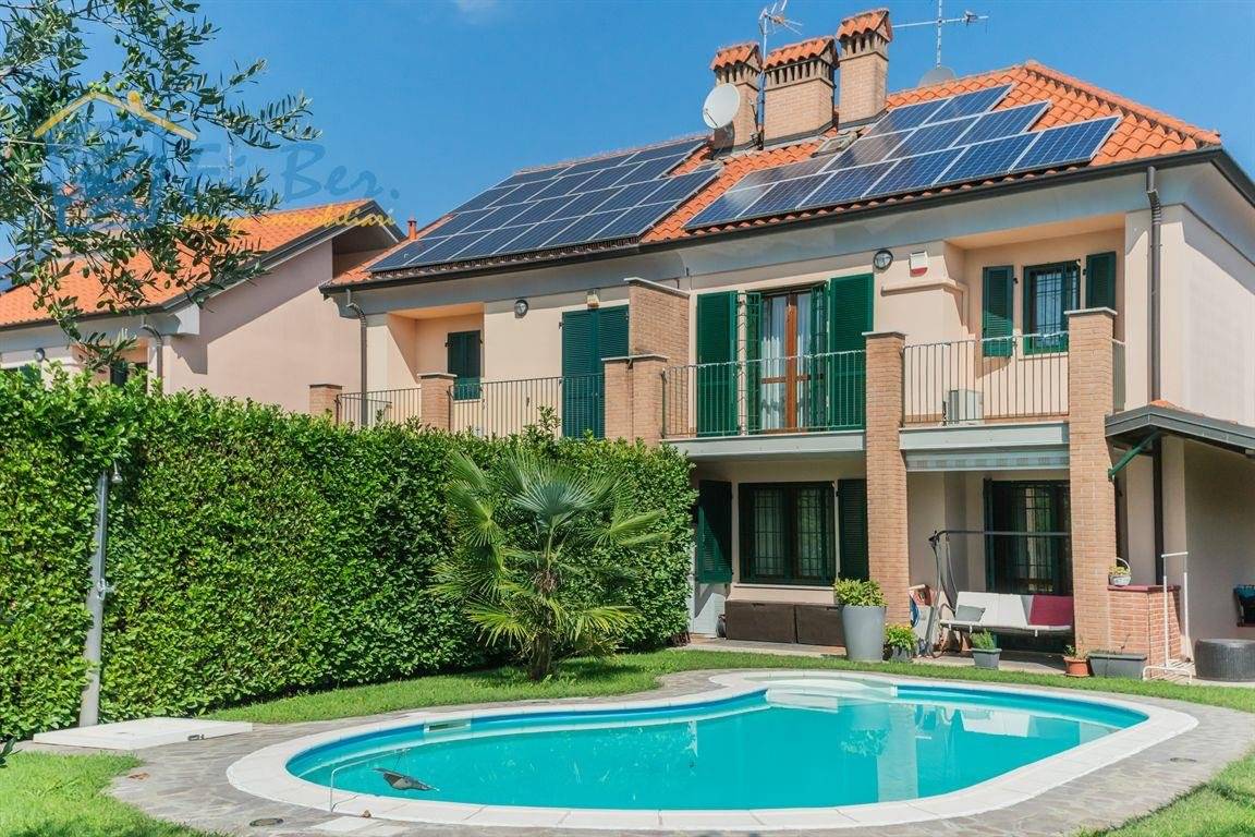 3 chambres Villa à Pioltello, Italy No. 360397