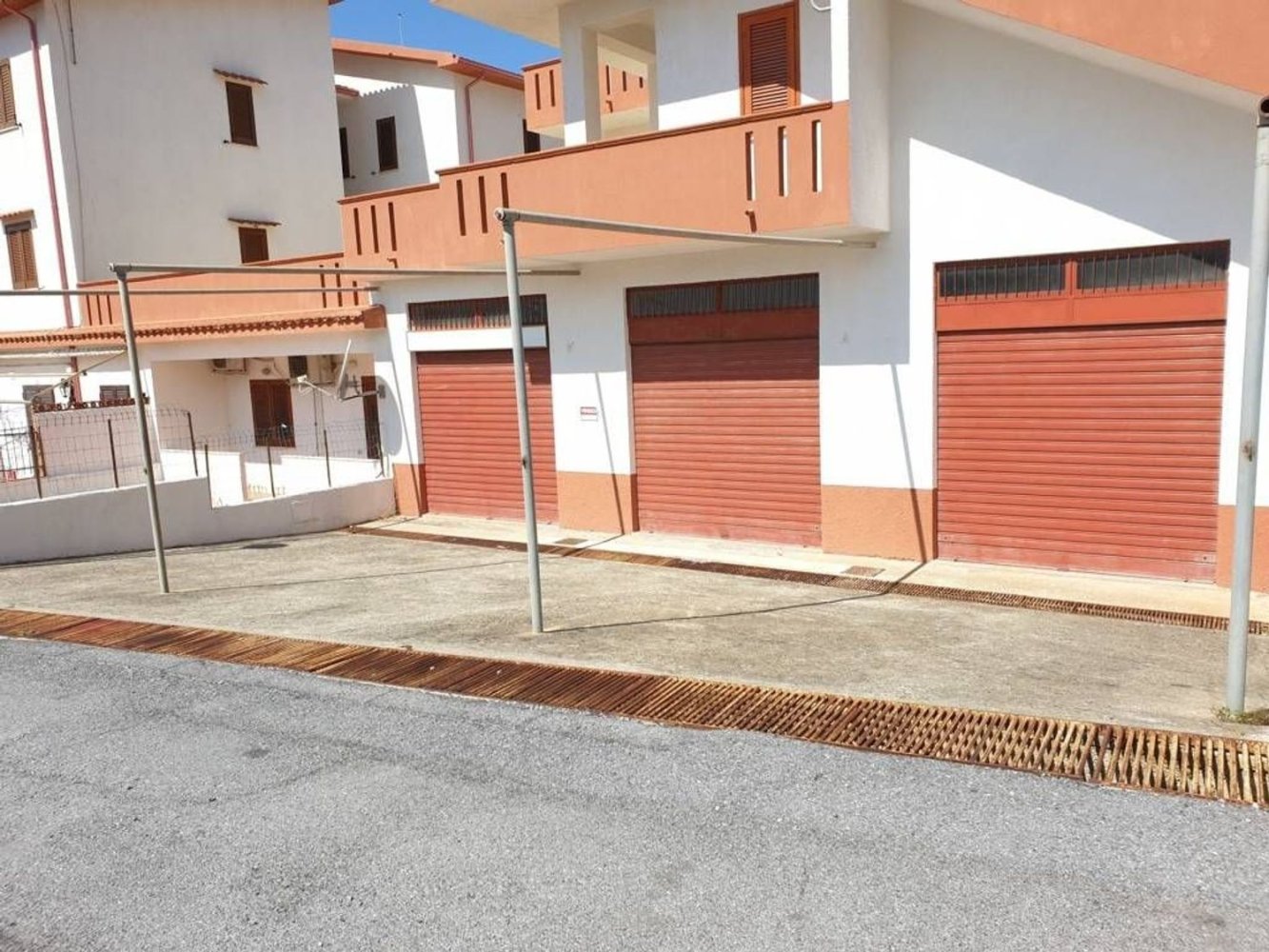 228m² Commercial property in Sangineto, Italy No. 113454