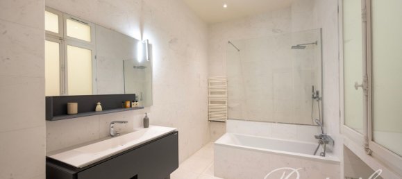 5 bedrooms Apartment in Paris, France No. 162398 12