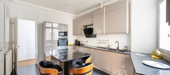 5 bedrooms Apartment in Paris, France No. 162398 3