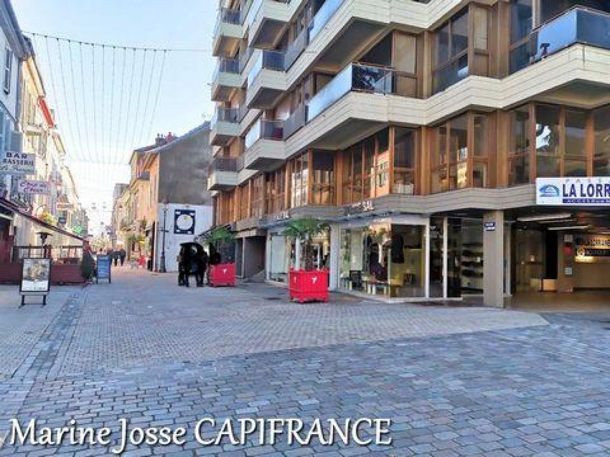  مكتب في Tarbes, France 82متر مربع رقم 21083