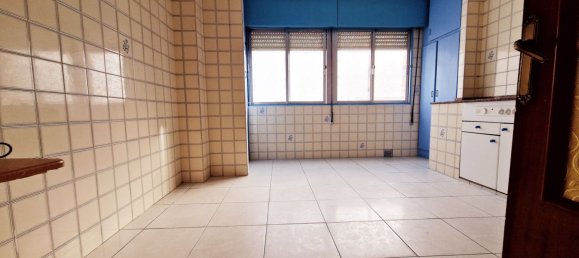 3 bedrooms Apartment in Torrelavega, Spain No. 153770 9