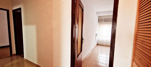 3 bedrooms Apartment in Torrelavega, Spain No. 153770 4