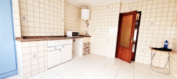 3 bedrooms Apartment in Torrelavega, Spain No. 153770 12