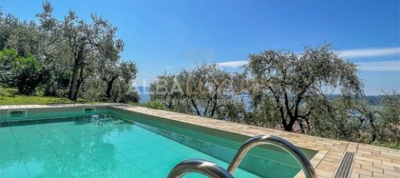 6 rooms Villa in Gardone Riviera, Italy No. 8016 87
