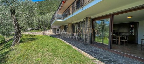 6 rooms Villa in Gardone Riviera, Italy No. 8016 8