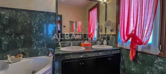 6 rooms Villa in Gardone Riviera, Italy No. 8016 64