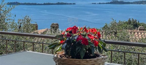 6 rooms Villa in Gardone Riviera, Italy No. 8016 22