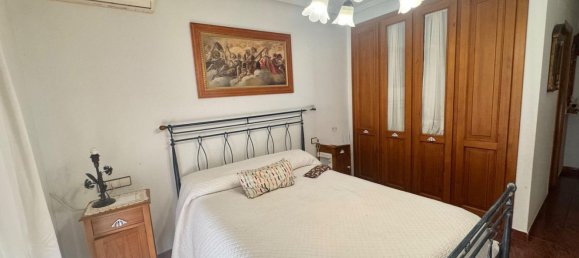 Apartamento de 3 dormitorios en Alicante, Spain No. 160926 4