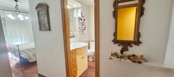 Apartamento de 3 dormitorios en Alicante, Spain No. 160926 12