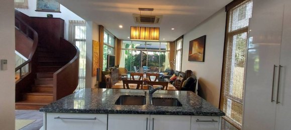 4 bedrooms Villa in Pattaya, Thailand No. 26314 3