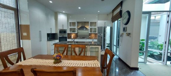 4 bedrooms Villa in Pattaya, Thailand No. 26314 2