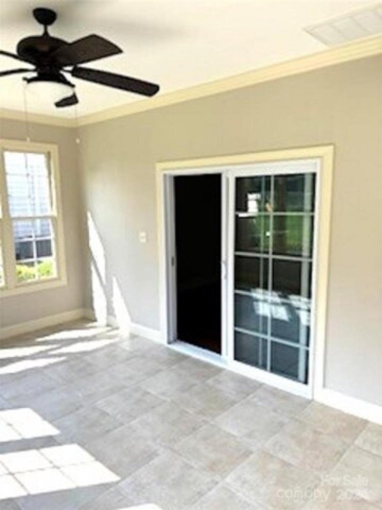 3 bedrooms House in Conover, USA No. 371708