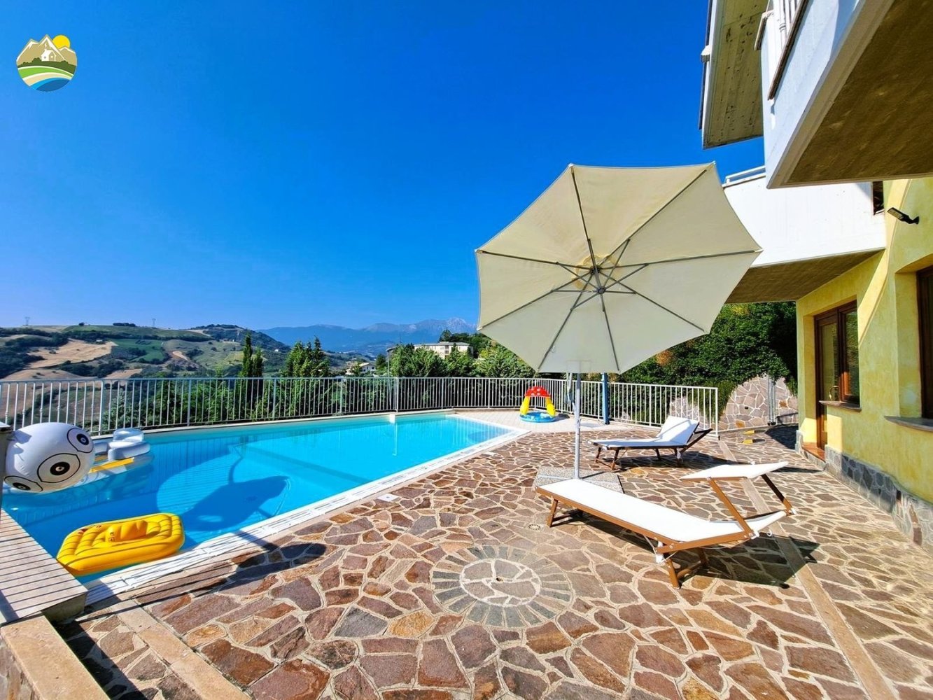 15 bedrooms Villa in Castiglione Messer Raimondo, Italy No. 387730