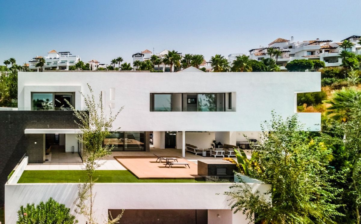 4 bedrooms Villa in Malaga, Spain No. 23994