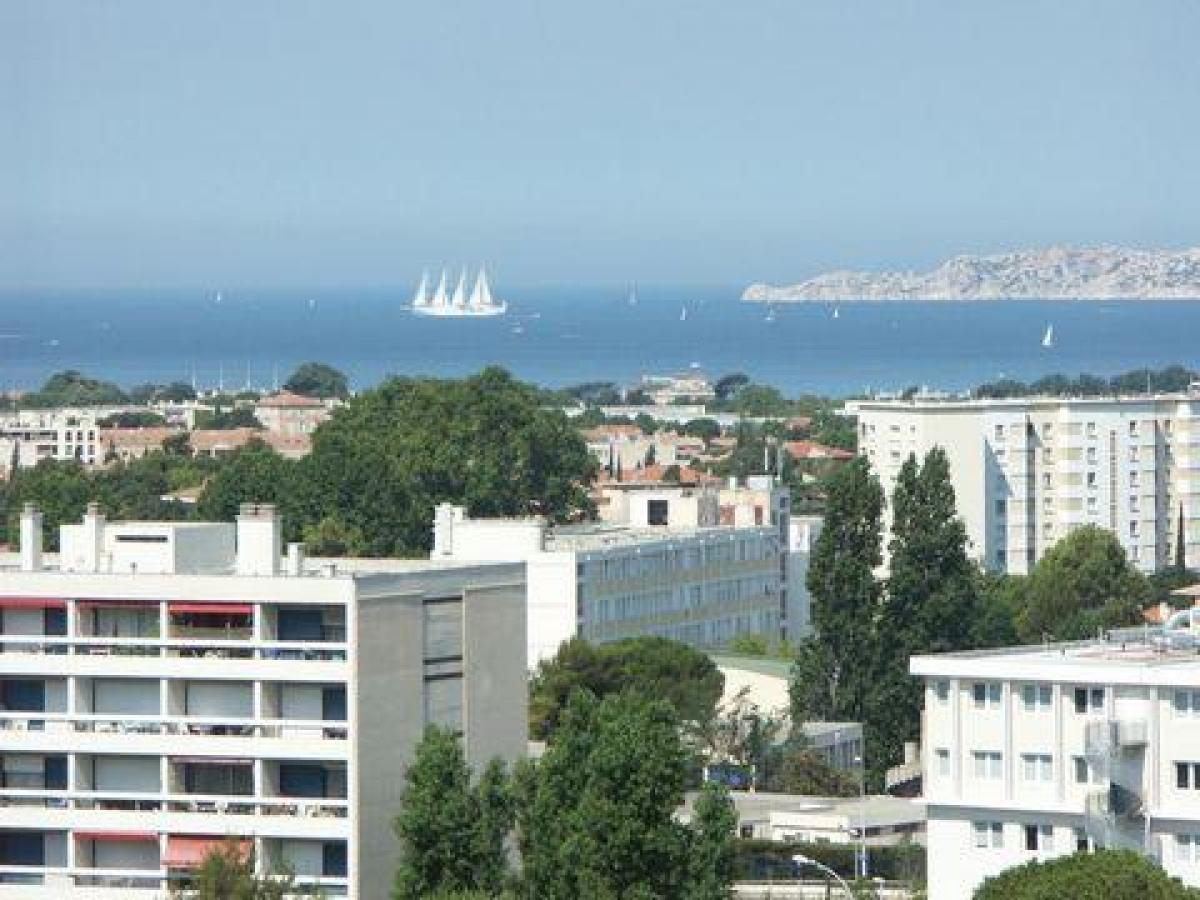 2 bedrooms Condo in Marseille, France No. 9182