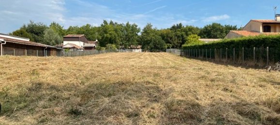  Land in Charente-Maritime, France No. 318800 2