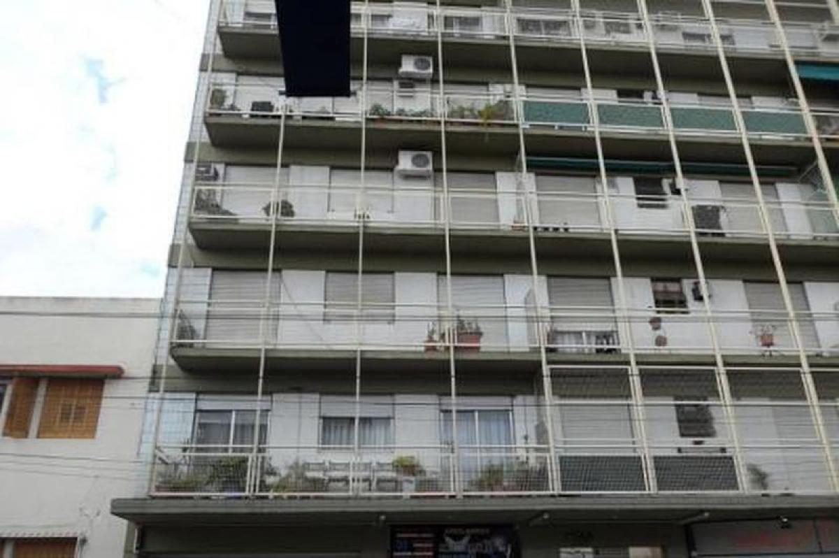 Apartamento de 2 dormitorios en General San Martín, Argentina No. 99531