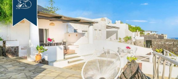 Villa de 3 dormitorios en Lipari, Italy No. 200821 27