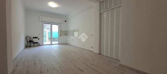 Apartamento de 2 dormitorios en Rome, Italy No. 212461 2