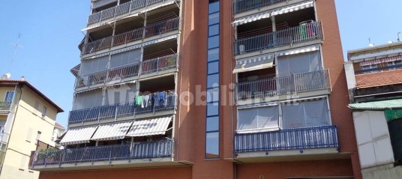 2 bedrooms Apartment in Turin, Italy No. 349889 2