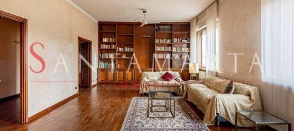 2 bedrooms Apartment in Milan, Italy No. 243503 2