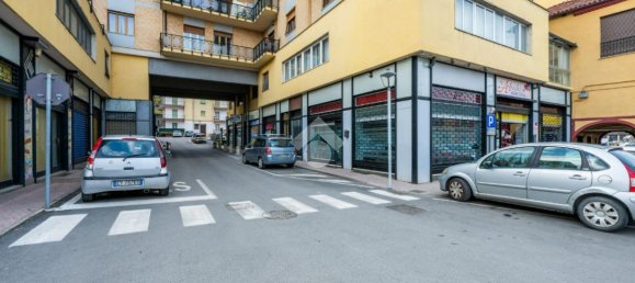2-salle Appartement à Verzuolo, Italy No. 32734 12