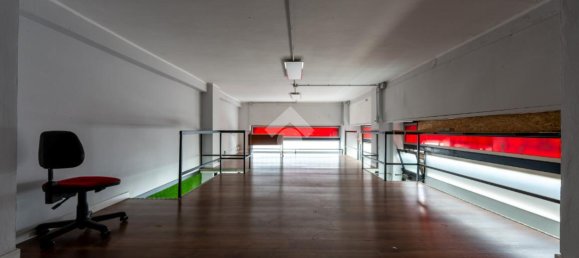 2-salle Appartement à Verzuolo, Italy No. 32734 11