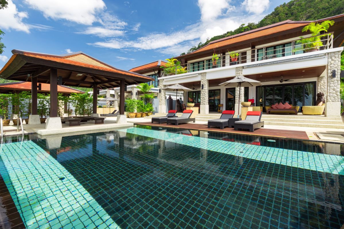 11 bedrooms Villa in Patong, Thailand No. 8197