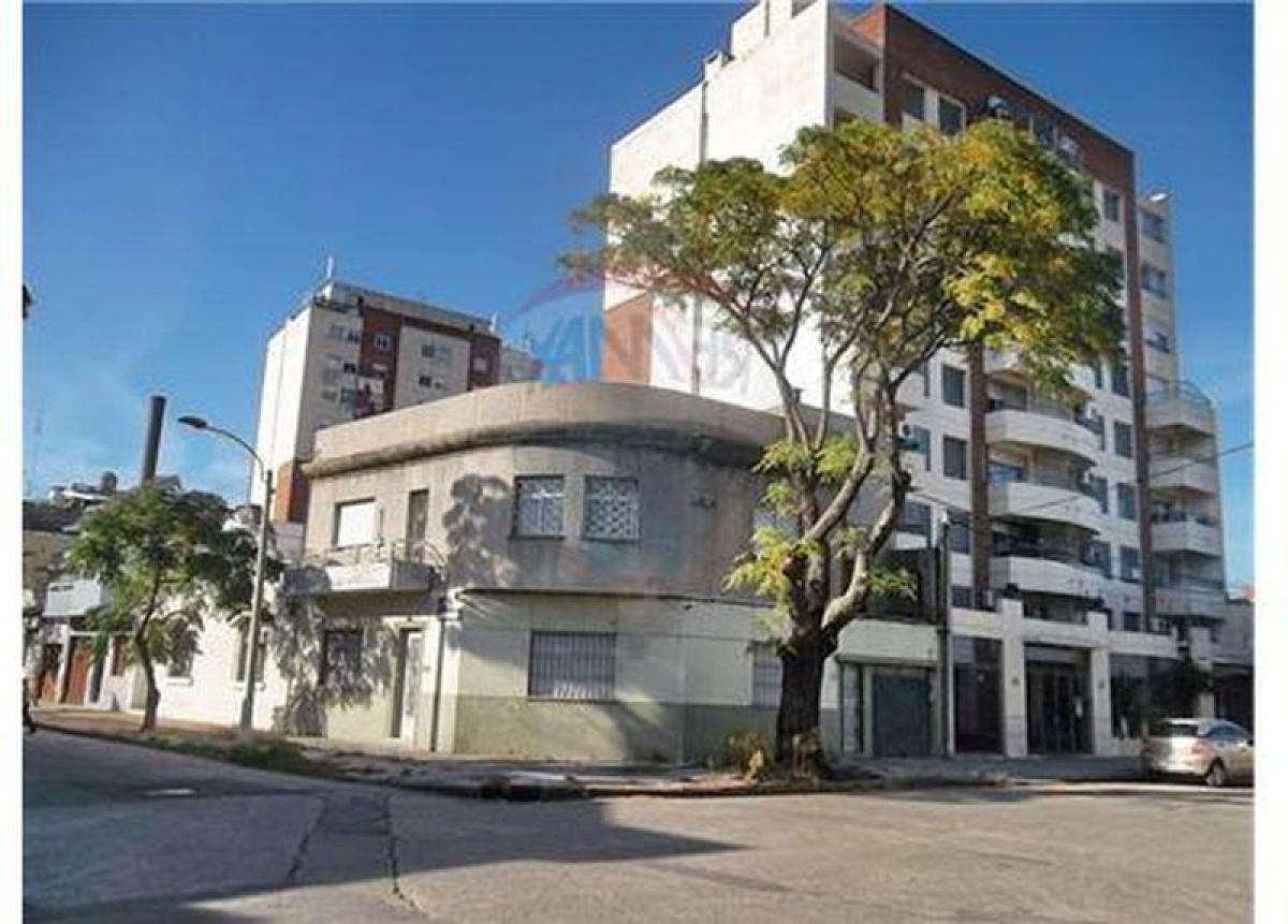 3 bedrooms Apartment in Montevideo, Uruguay No. 2464