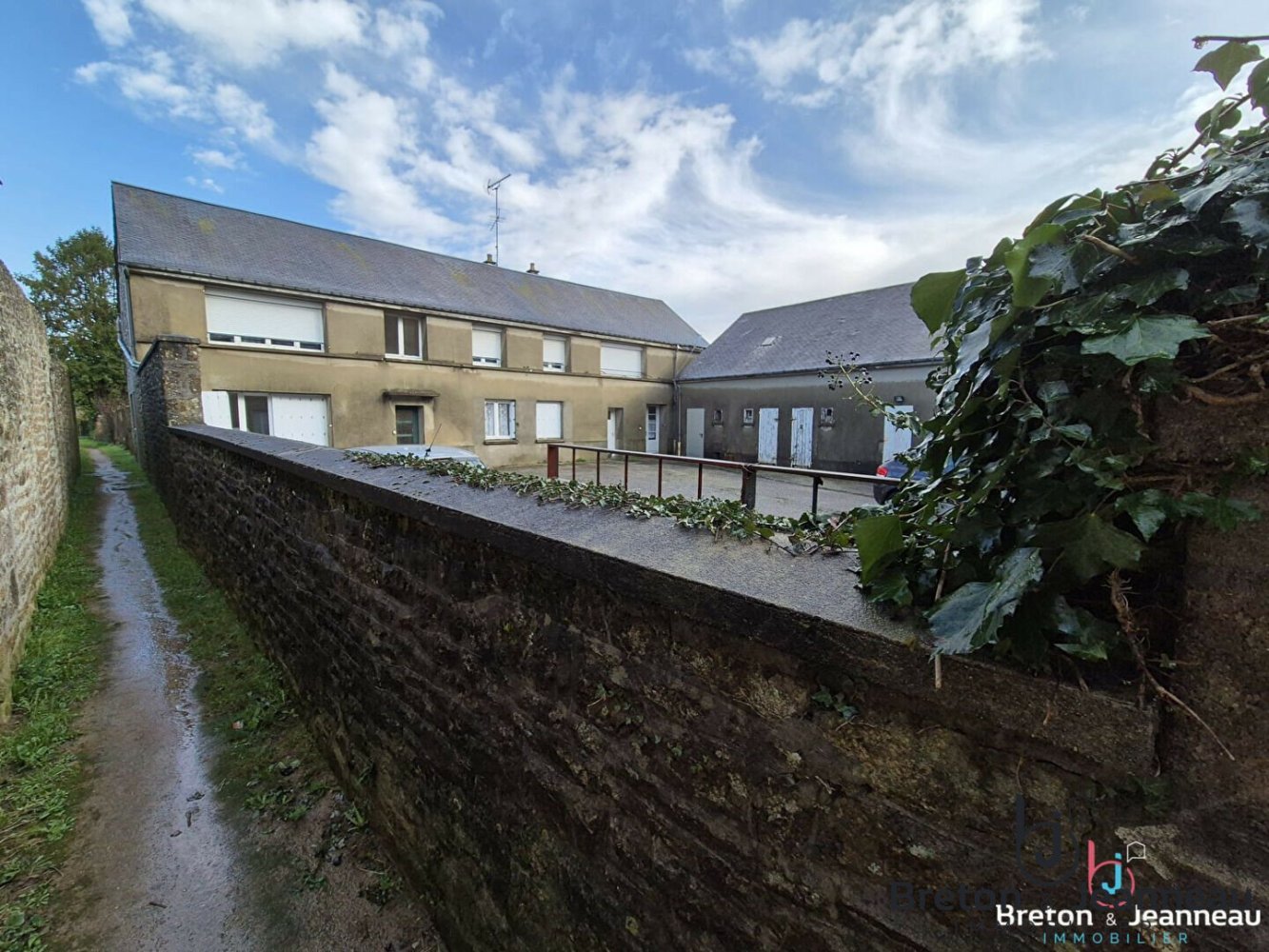 Здание 573м² в Майен, Франция № 360607