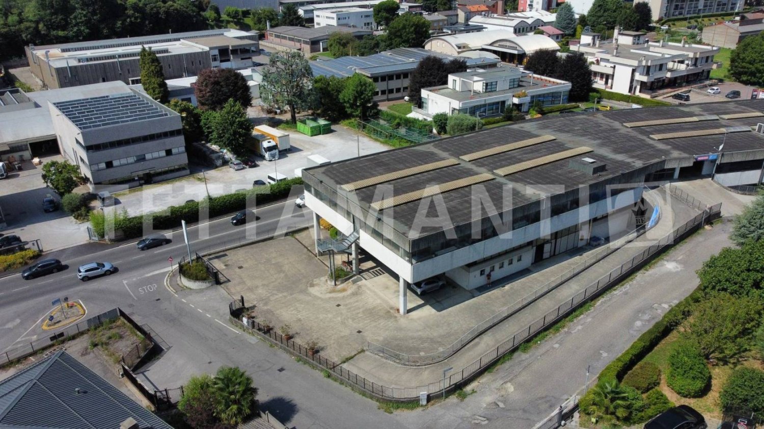 5 rooms Warehouse in Como, Italy No. 381227