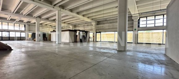 5 rooms Warehouse in Como, Italy No. 381227 14