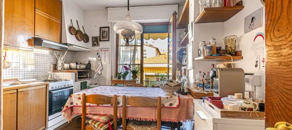 6 rooms Apartment in Poggibonsi, Italy No. 122832 3