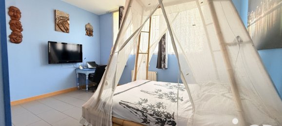 3 bedrooms House in Neuville-sur-Ain, France No. 302312 5