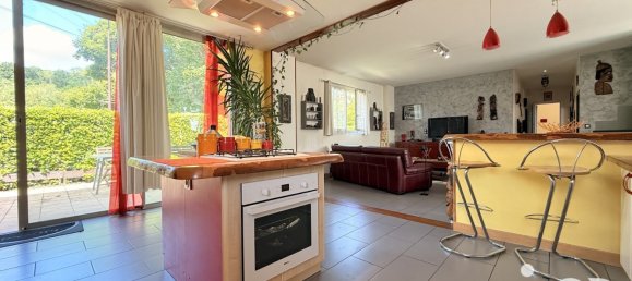 3 bedrooms House in Neuville-sur-Ain, France No. 302312 3