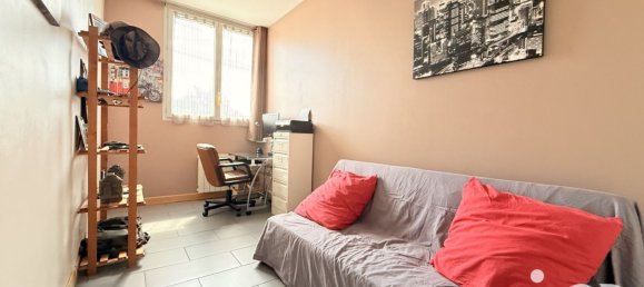 3 bedrooms House in Neuville-sur-Ain, France No. 302312 7