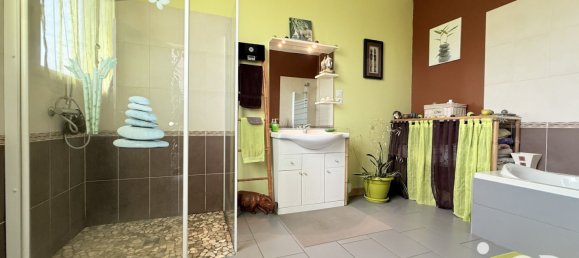 3 bedrooms House in Neuville-sur-Ain, France No. 302312 8