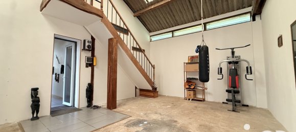 3 bedrooms House in Neuville-sur-Ain, France No. 302312 9