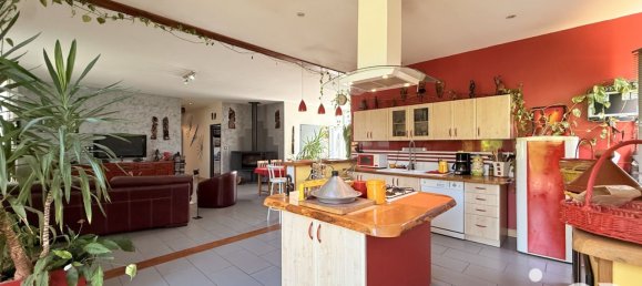 3 bedrooms House in Neuville-sur-Ain, France No. 302312 2