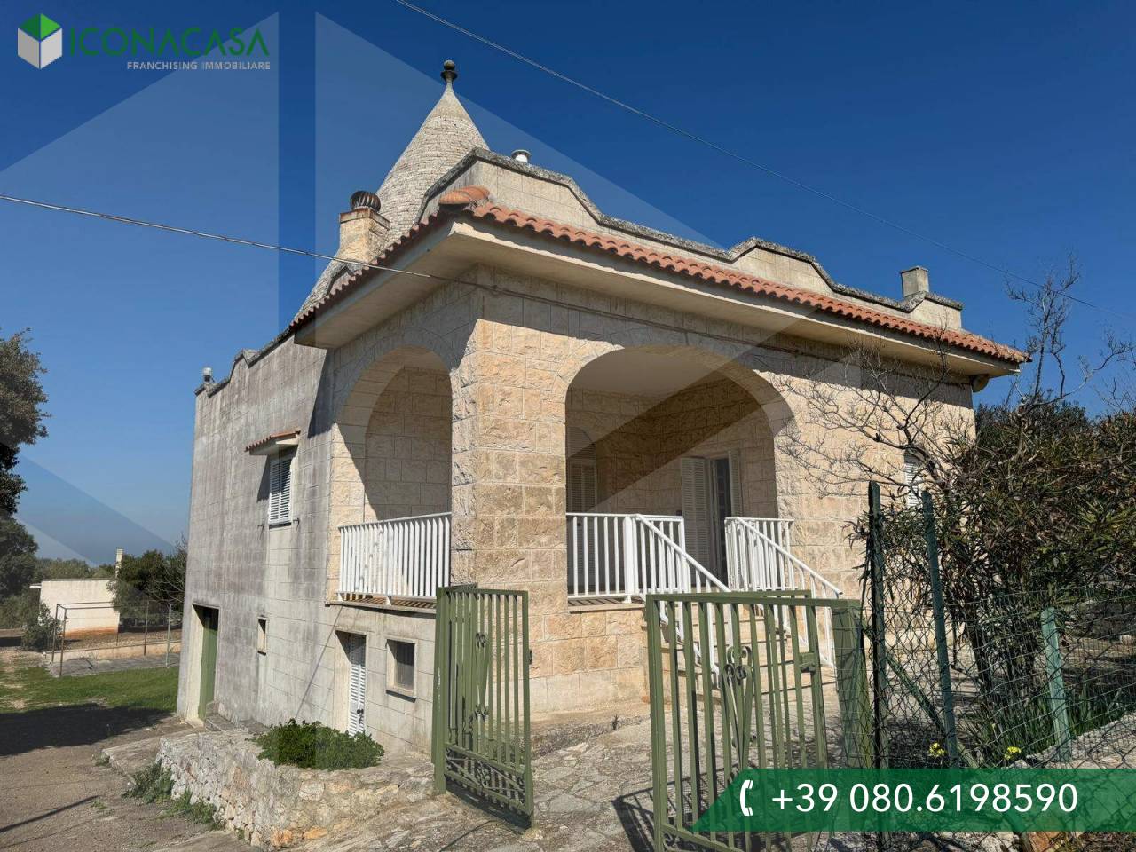 Склад с 4 комнатами в Монополи, Италия № 20963