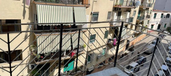 3 bedrooms Apartment in Naples, Italy No. 327740 9